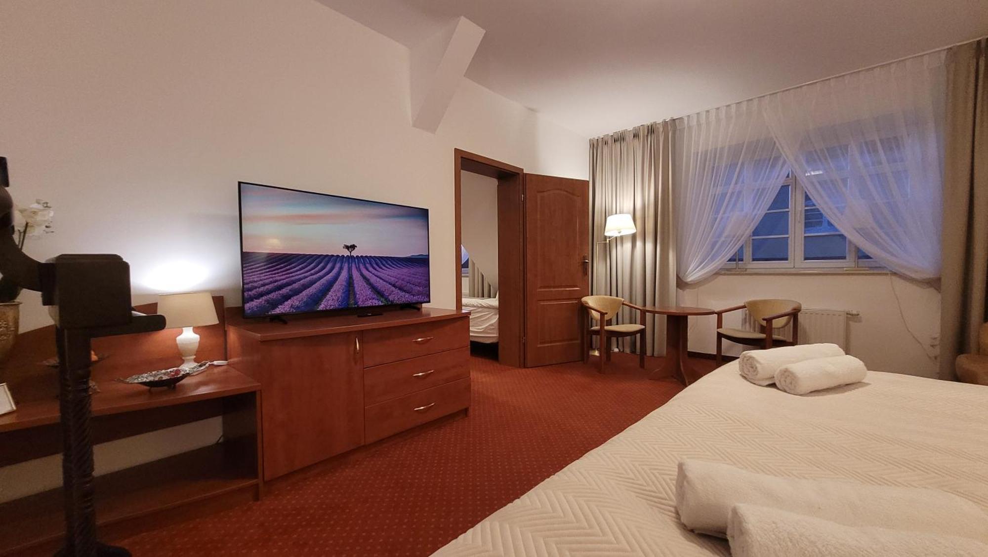 Hotel Maxim Kwidzyn Ngoại thất bức ảnh